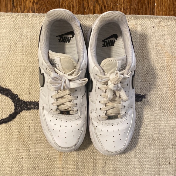 Nike Air Force 1 White/Metallic/Silver-Black - Picture 3 of 6